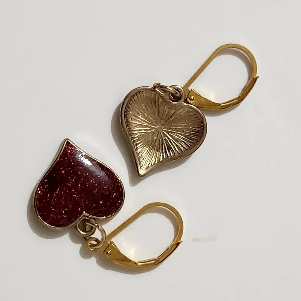 Hand Crafted Heart Charm Pierced Earrings Red Speckled Gold Lever Back